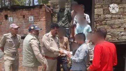 सल्ट: बिना सत्यापन किरायेदार रखने पर पुलिस ने सल्ट में दो मकान मालिकों का ₹10 हजार का चालान किया, 11 बाहरी लोगों पर कार्रवाई
