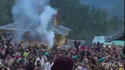 चिड़गांव: खशधार गांव में ग्रामीणों ने देवता साहिब पबासी महाराज के मंदिर प्रतिष्ठा को बड़ी धूमधाम से मनाया