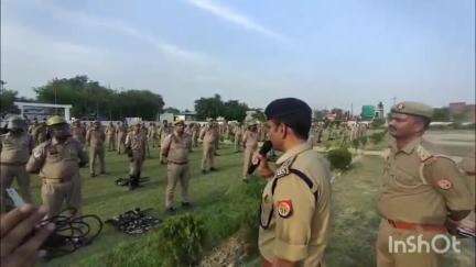 एटा: कोतवाली नगर के पुलिस लाइन में मॉक ड्रिल का आयोजन किया गया, अपर पुलिस अधीक्षक सहित अन्य पुलिस अधिकारी रहे मौजूद