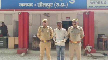 लहरपुर: लहरपुर पुलिस ने रिछौना के निकट से एक शातिर अभियुक्त को अवैध शस्त्र के साथ गिरफ्तार कर न्यायालय भेजा