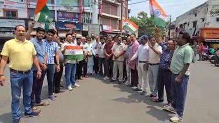 कोटद्वार: कोटद्वार में आतंकी हमले के जवाब में हुई एयरस्ट्राइक पर भाजपा कार्यकर्ताओं ने मनाया जश्न