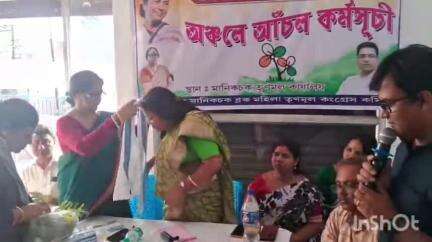 মানিকচক: মানিকচক ব্লক তৃণমূল কার্যালয়ে মহিলা তৃণমূল নেতৃত্বের তরফে আয়োজিত হলো সভা।