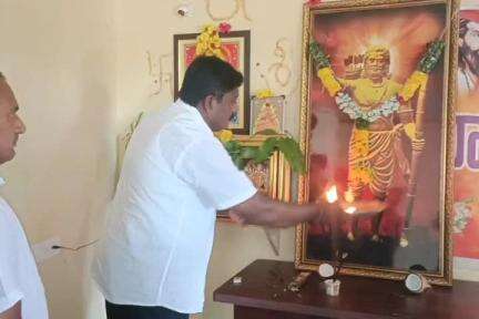 పుంగనూరు: అల్లూరి సీతారామరాజు సేవలు మరువలేనివి. 
రాజు క్షత్రియ సేవా సంఘం సభ్యులు.