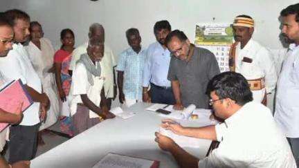மன்னார்குடி: மன்னார்குடி வட்டாட்சியர் அலுவலகத்தில் வருவாய் தீர்வாய கணக்கு முடிப்பு இரண்டாம் நாள் நிகழ்ச்சி