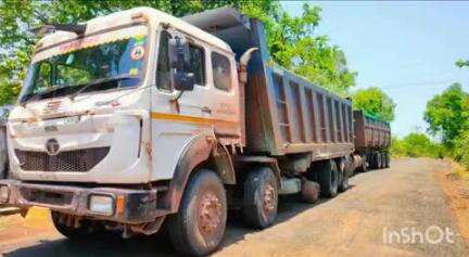 एटापल्ली: एटापल्ली -आलापल्ली मार्गावर रेती वाहतूक करणारे २ ट्रक पकडले, तहसीलदाराची कार्यवाही