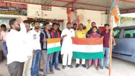अरियरी: शेखपुरा में एयर स्ट्राइक पर भाजपा कार्यकर्ताओं ने मनाया जश्न, सेना को बताया गर्व का प्रतीक