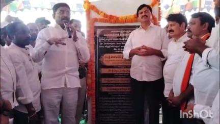 వెంకటాపురం: వెంకటాపురంలో ఉపకార్యనిర్వహక ఇంజనీ ర్ కార్యాలయ భవన నిర్మాణ పనులు శంకుస్థాపన చేసిన మంత్రి పొంగులేటి