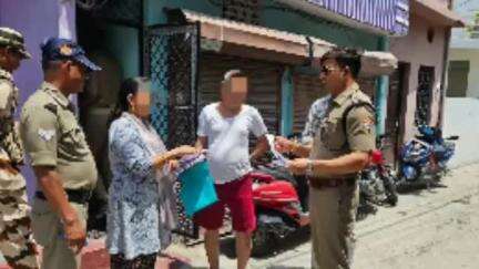 पौड़ी: सीओ श्रीनगर के नेतृत्व में कस्बे में पौड़ी पुलिस ने चलाया डोर-टू-डोर सत्यापन व चेकिंग अभियान
