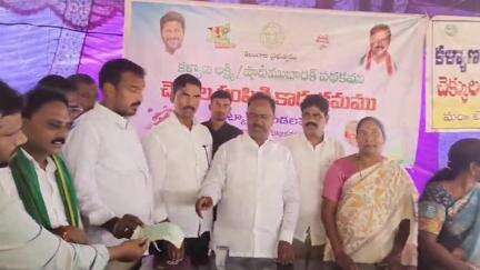 భూపాలపల్లి: పేద ప్రజల సంక్షేమానికి ప్రభుత్వం పెద్దపీట వేస్తుంది: చిట్యాల మండల కేంద్రంలో ఎమ్మెల్యే సత్యనారాయణ రావు
