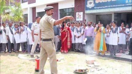 बेंगाबाद: स्कॉलर बीएड कॉलेज बनहत्ती में डॉ. शालिनी खोवाला ने अग्नि सुरक्षा जागरूकता कार्यक्रम आयोजित किया