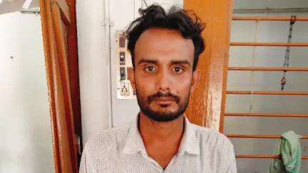 রানাঘাট ২: গাড়ী ভাড়া করে ভিন রাজ্যে গা ঢাকা দেওয়ার সময় পাচঁবেরিয়া থেকে ধানতলা পুলিসের হাতে গ্রেফতার 4 বাংলাদেশি