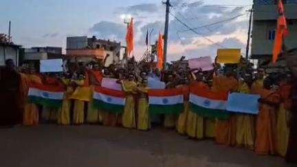 జహీరాబాద్: సైనికులకు మద్దతుగా బర్దిపూర్ లో ఆశ్రమ పాఠశాల విద్యార్థుల ర్యాలీ