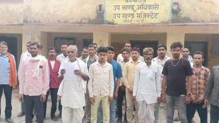 नैनवां: ग्रामीणों ने उपखंड कार्यालय पर प्रदर्शन कर खानपुरा में आत्महत्या के मामले की निष्पक्ष जांच की मांग की