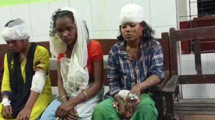 মৰাণ: খোৱাঙৰ দুলীয়াবামত ভয়ংকৰ পথ দুৰ্ঘটনা, গুৰুতৰ ভাৱে আহত ২৫ জনকৈ দুলীয়াবাম চাহ বাগিচাৰ শ্ৰমিক, আহত সকলক AMCH লৈ প্ৰেৰণ
