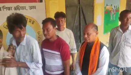 মৰিগাঁও: মৰিগাঁও সমষ্টিৰ বিধায়ক ৰমাকান্ত দেউৰীয়ে ন দলবড়ি প্ৰাথমিক বিদ্যালয়স্থিত ভোট গ্ৰহণ কেন্দ্ৰত সাব্যস্ত কৰিলে ভোটদান
