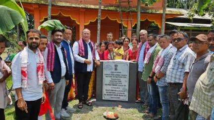 বিজনী ভাগ: ফুলকুমাৰীত মুক্ত মঞ্চ নিৰ্মাণৰ আধাৰশিলা স্থাপন, উপস্থিত বিজনীৰ বিধায়ক অজয় কুমাৰ ৰায়