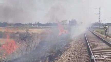 अकबरपुर: अकबरपुर रेलवे स्टेशन के पास आग से प्रभावित यातायात, दून एक्सप्रेस समेत कई ट्रेनें रोकी गईं