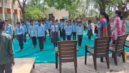 हिण्डोली: सायरन बजाकर छात्र-छात्राओं को ब्लैकआउट और हवाई हमले से बचाव का प्रशिक्षण दिया गया