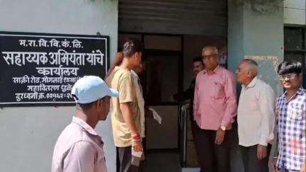 धुळे: अयोध्या नगरात कमी जादा दाबाने वीज पुरवठा झाल्याने नागरिकांचे घरातील विज उपकरणांचे हजारों रुपयांचे नुकसान #Jansamasya