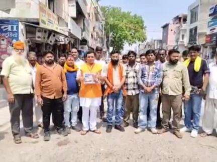 गदरपुर: गदरपुर के भैरव सेवा संगठन ने भारतीय सेना द्वारा पाकिस्तान के आतंकी ठिकानों पर किए गए एयर स्ट्राइक पर मिष्ठान वितरण किया
