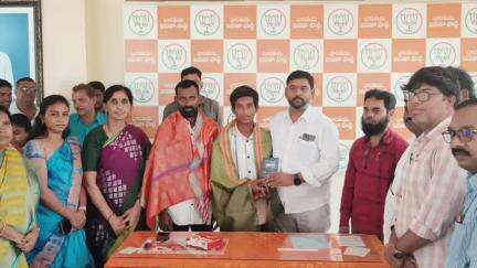 సిర్పూర్ టి: ఆశ్రమ పాఠశాలలో చదువులకు నిలయాలు కాగజ్నగర్ లో విద్యార్థులను అభినందించిన ఎమ్మెల్యే పాల్వాయి హరీష్ బాబు