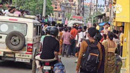 পূব যোৰহাট: নগৰৰ মাজমজিয়াৰ ভোগদৈ দলঙৰ তলত ড্ৰাগছ আসক্ত যুৱকৰ মৃতদেহ উদ্ধাৰ