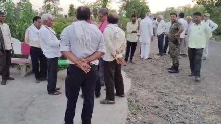 तुमसर: चुल्हाड येथील शोकाकुल पटले कुटुंबीयांना आमदार कारेमोरे व माजी खासदार पटले यांनी दिली सांत्वन भेट