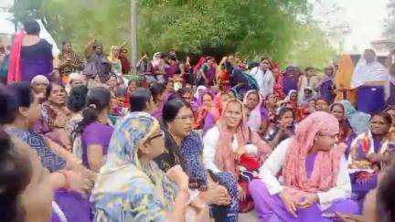 aaj bhopal me nhm ke samne ashao dwara jamkar nare baji hui