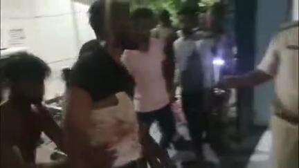 भोरे: सिसई बाजार में चाकू से गोद की गई एक युवक की हत्या, ग्रामीणों और पुलिस में हुई झड़प; तनाव का माहौल