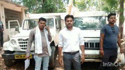 भद्रावती: अवैध रेती वाहतूक करणाऱ्या दोन पिकअप गाड्यांवर महसूल विभागाची बरांज गावाजवळ कारवाई