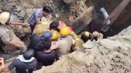 🛑हापुड़ पुलिस ने तत्काल रेस्क्यू कर मिट्टी की ढांग के नीचे दबे आईजीएल कंपनी के कर्मचारी की बचाई जान।
#uppolice #news