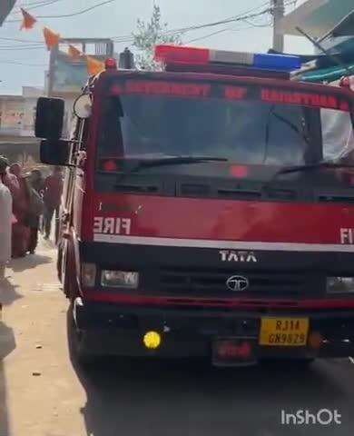 महवा: महुआ में फायर ब्रिगेड की गाड़ी कर रही मुनादी, ब्लैक आउट को लेकर कर रही जागरूक#operationsindoor