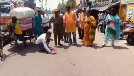 সালানপুর: সিন্দুরের বদলা সিন্দুর গান বাঁধলেন বিজেপি প্রাক্তন কাউন্সিলর আশা শর্মা আসানসোলে