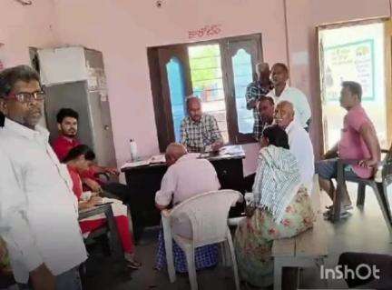 శంకరపట్నం: రైతు రిజిస్ట్రేషన్ కార్యక్రమాన్ని సందర్శించిన ఏ డి ఏ శ్రీధర్