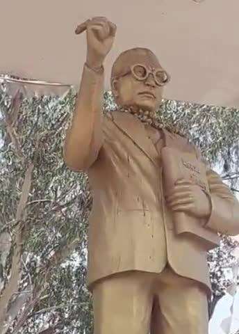 जतारा: चंदेरा में असामाजिक तत्वों ने तोड़ी भीमराव अंबेडकर की प्रतिमा की उंगली, कार्रवाई की हुई मांग