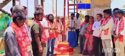 కొడంగల్: నీటూరు గ్రామంలో 139వ మే డే జెండా ఆవిష్కరణ కార్యక్రమం..