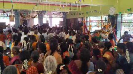 வேதாரண்யம்: கரியாப்பட்டினம் சந்தனமாரியம்மன் கோவில் சித்திரை திருவிழாவில் நடைபெற்ற திருத்தேரோட்ட திருவிழாவில் ஏராளமான பக்தர்கள் பங்கேற்றனர்