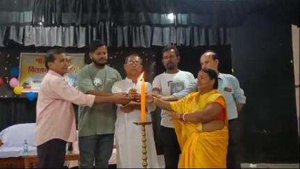 কমলপুর: কমলপুর নগর পঞ্চায়েতের পক্ষ থেকে কমলপুর নজরুল ভবনে এক অনুষ্ঠানের মাধ্যমে দরিদ্র ছাত্রছাত্রীদের পাঠ্যপুস্তক বিলি করা হয়