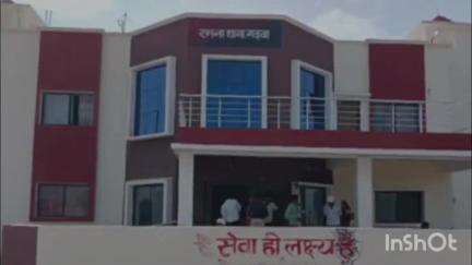 रमना: रमना प्रखंड मुख्यालय की मुख्य सड़क पर बंगोंधा मोड़ के पास कार की चपेट में आने से दो लोग गंभीर रूप से घायल