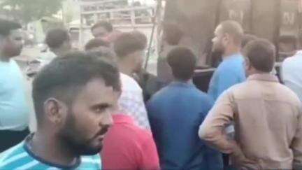 पुसौर: छाता मुड़ा चौक के पास पिकअप और स्कॉर्पियो में हुई टक्कर, स्थानीय लोगों ने पुलिस को दी सूचना