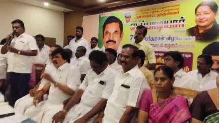 சிவகாசி: சிவகாசியில் அதிமுக பொதுச்செயலாளர்  பிறந்தநாள் விழாவை கொண்டாடுவது குறித்து ஆலேசனைக் கூட்டம் நடைபெற்றது