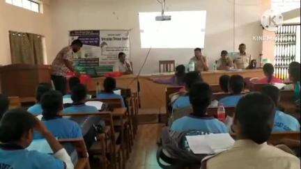 ঝাড়গ্রাম: ঝাড়গ্রাম ক্রেতা সুরক্ষা দপ্তরের উদ্যোগে ঝাড়গ্রামে ছাত্র-ছাত্রীদের নিয়ে আইন সম্পর্কে আয়োজিত হল সচেতনতা শিবির