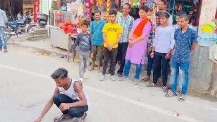 डुमरा: डुमरा पाकिस्तान के आतंकी ठिकानों पर भारत द्वारा किए गए हमले के बाद राजोपट्टी में मनाया गया जश्न#operationsindoor