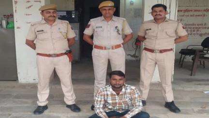 इंद्रगढ़: रायथल थाना पुलिस ने कार्रवाई कर अवैध पत्थर से भरी ट्रैक्टर ट्रॉली को जब्त किया, एक व्यक्ति को किया गिरफ्तार
