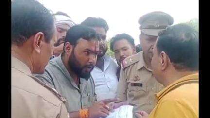 रामपुर मनिहारन: बजरंग दल का हंगामा, मदर टेरेसा नर्सिंग कॉलेज में हिंदू प्रतीकों पर रोक का आरोप, विहिप-बजरंग दल ने किया प्रदर्शन