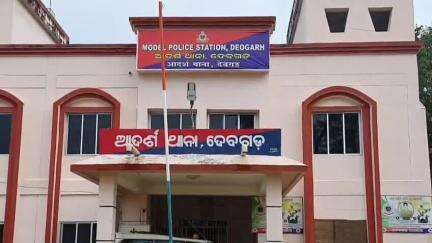 ଦେବଗଡ: ନିକ୍ତିମାଲ ଗ୍ରାମରେ ଯୁବକଙ୍କ ଉନ୍ମତ୍ତ କାଣ୍ଡ, ସ୍ତ୍ରୀଙ୍କ ସହ ବାପା ଓ ମାଆଙ୍କୁ ମାଡ ମାରିଥିବା ଅଭିଯୋଗ