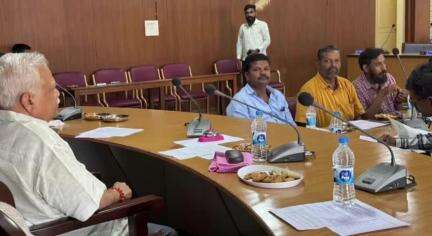 ಹಳಿಯಾಳ: ಪುರಸಭೆ ಸಭಾಂಗಣದಲ್ಲಿ ಶಾಸಕ ದೇಶಪಾಂಡೆ ಅಧ್ಯಕ್ಷತೆಯಲ್ಲಿ ಆಶ್ರಯ ಸಮಿತಿ ಸಭೆ