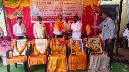 जालना: एक दिवस गावकर्‍यांसोबत उपक्रम अंतर्गत उटवद येथे भरविला ग्राम दरबार; गटविकास अधिकारी यांनी साधला गावकर्‍यांसोबत संवाद