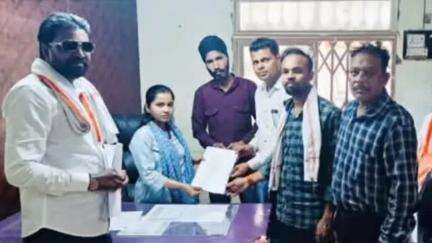 अचलपूर: युवा स्वाभिमान पार्टीचे अचलपूर मुख्याधिकाऱ्यांना विविध मागण्यांचे निवेदन; मागण्या पूर्ण न झाल्यास तीव्र आंदोलनाचा इशार