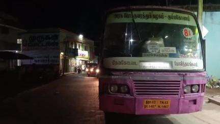 தேவகோட்டை: ஒத்தக்கடை அருகில் இரவு நேரத்தில் நடுவழியில் பழுதாகி நின்ற அரசு பேருந்து- பெண் பயணிகள் அவதி